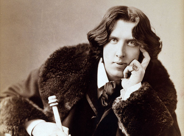 Photo portrait of Oscar Wilde (Wikimedia Commons)